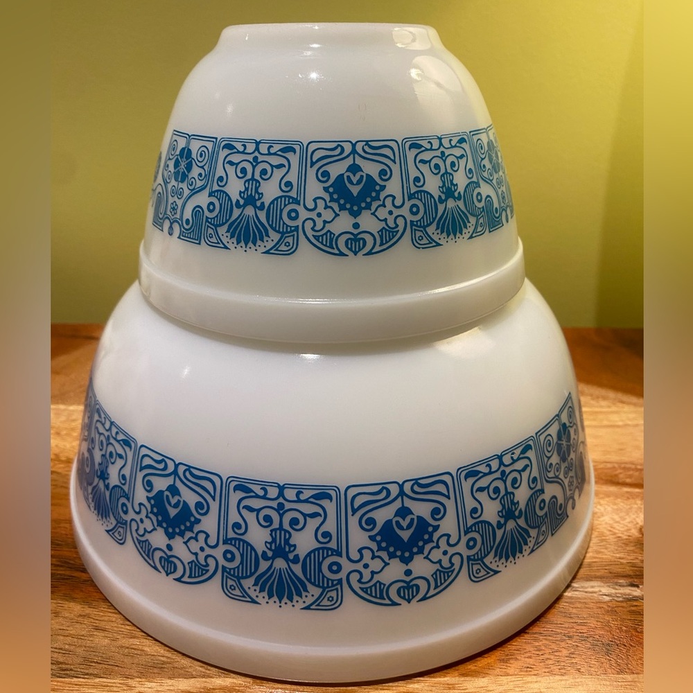 Vintage Pyrex 401 Blue Horizon Mixing Bowl Small 1.5 pint Large 2.5 Quart - Picture 1 of 12